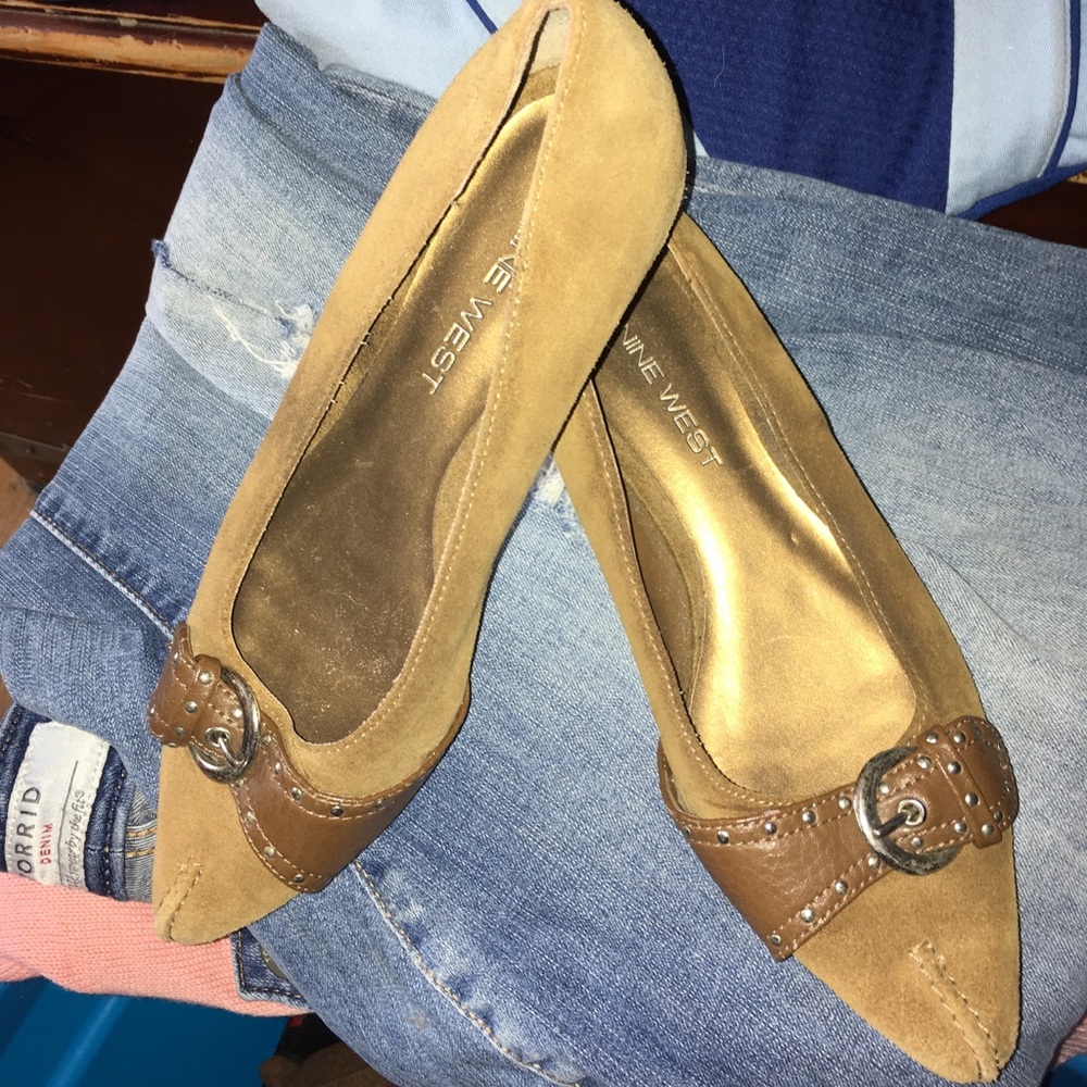 Nine West flats leather size 5 buckle deta…
